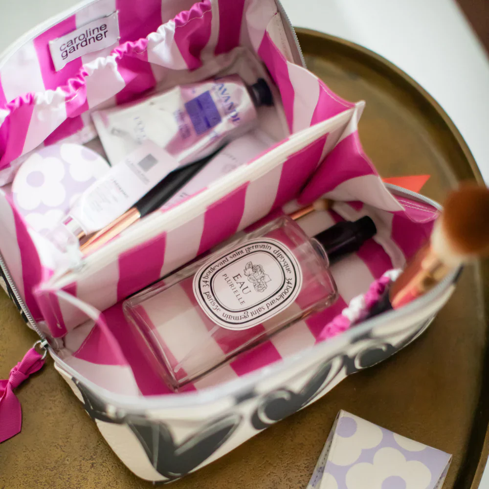 Hearts Large Cosmetic Wash Bag - Image 4